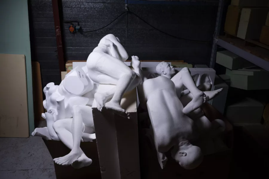 Visuel présentant un tas de mannequins dans les locaux de Creaform