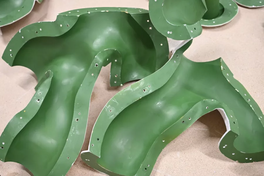Visuel présentant des pièces de moules vertes réalisées par Creaform