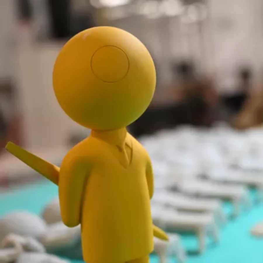 Visuel présentant un personnage miniature jaune issu d'une petite-série réalisée par Creaform pour un partenaire