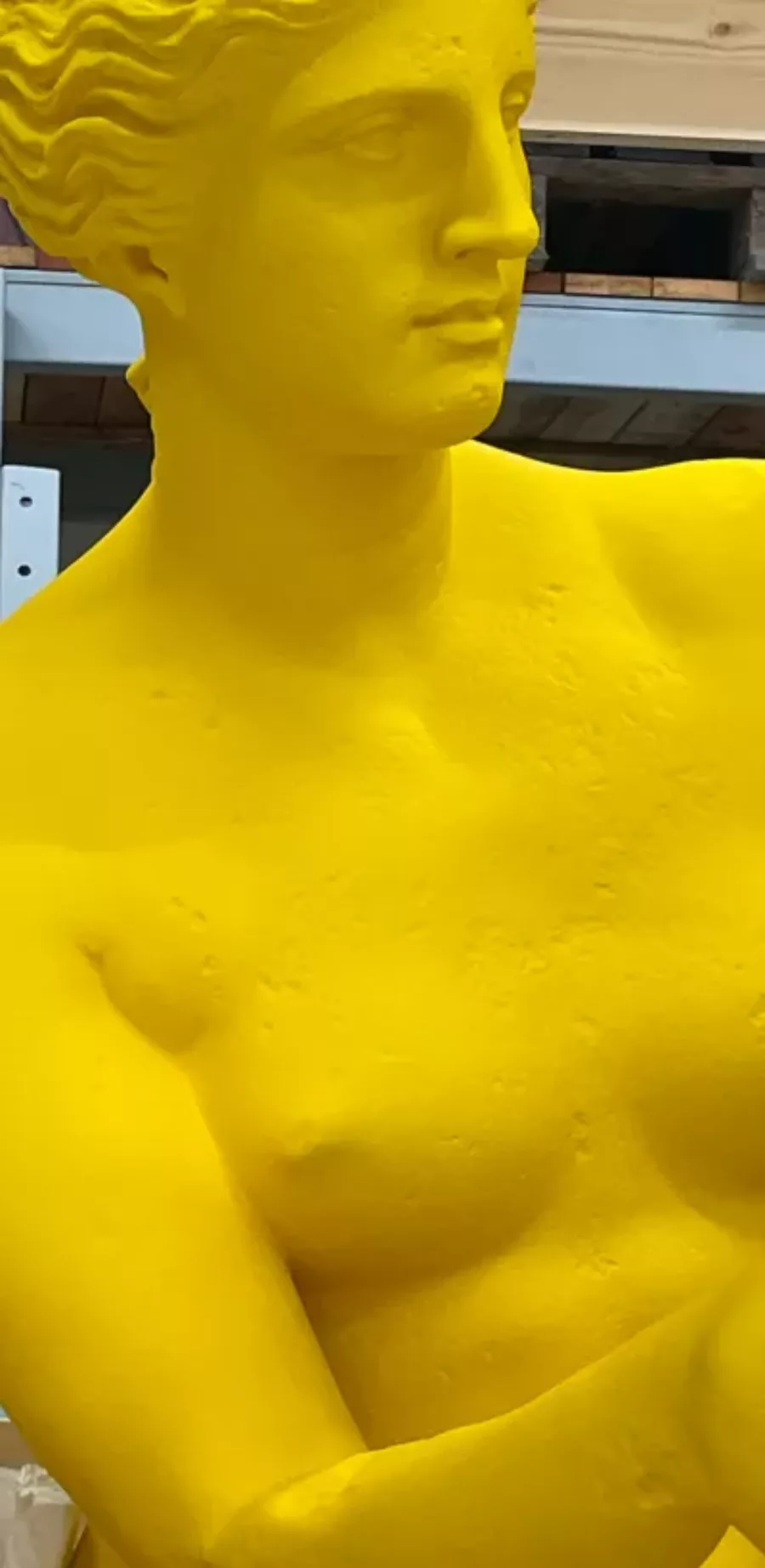 Visuel présentant une statue jaune réalisée par Creaform grâce aux nombreuses techniques qu'elle maitrise