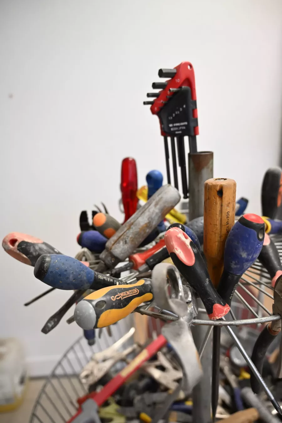 Visuel présentant plusieurs outils variés utilisés pour des décors réalisés par Creaform