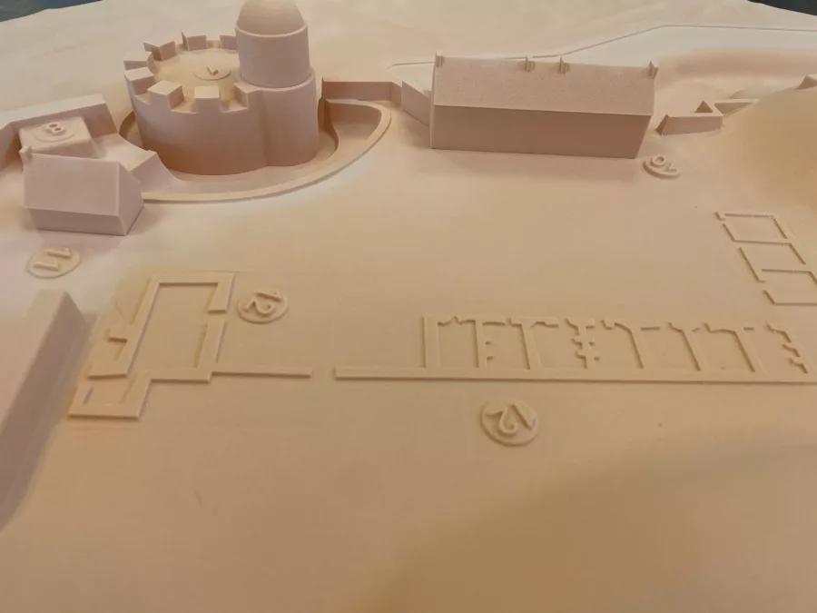 Visuel présentant une construction couleur sable en bas-relief réalisée par Creaform